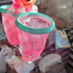Disney's Minnie Mouse bath basketball hoop  Disney Minnie Toy  $10