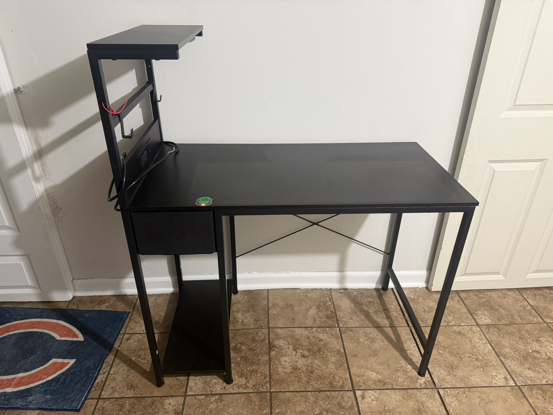 39inch Gaming Desk With Outlet