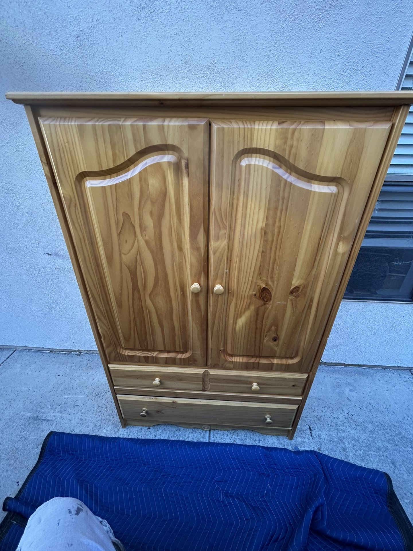 BEAUTIFUL PINE WARDROBE DRESSER CAN DELIVER LOCAL IF NEEDED