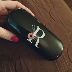 Free "R" Glasses Case