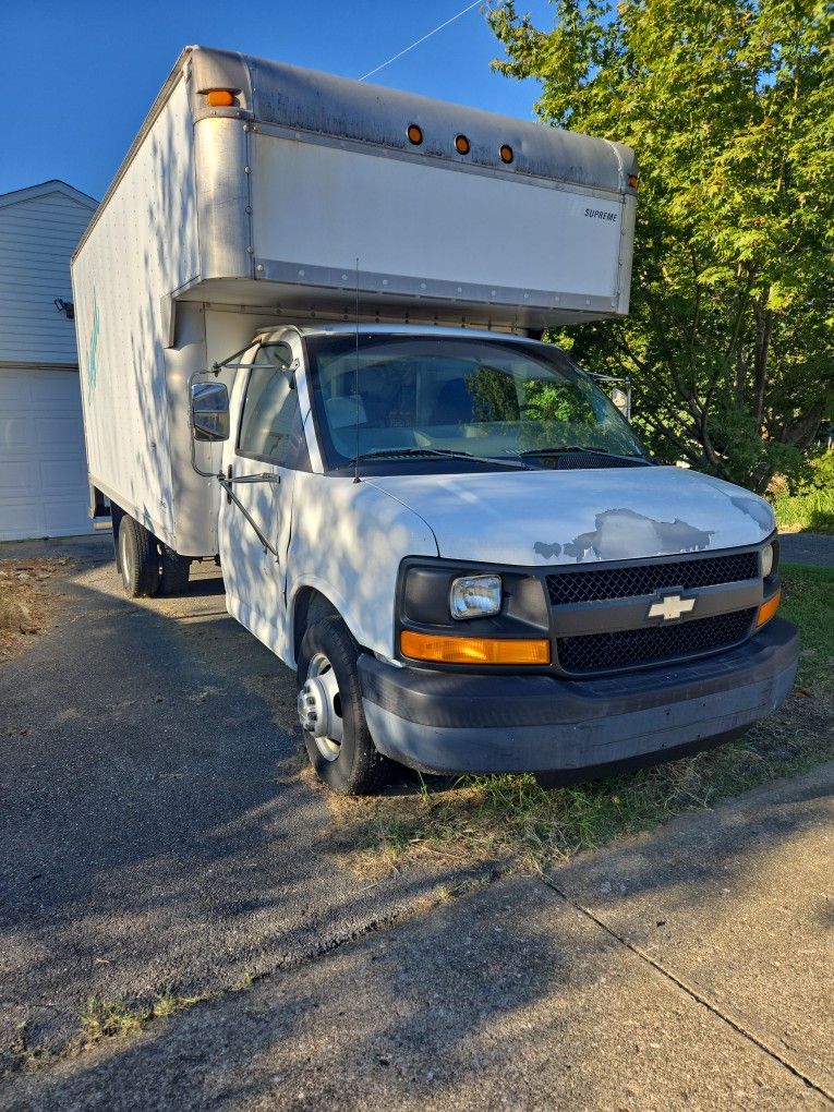 16 Ft 3500 Express Van 2004