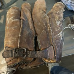 1930s baseball glove