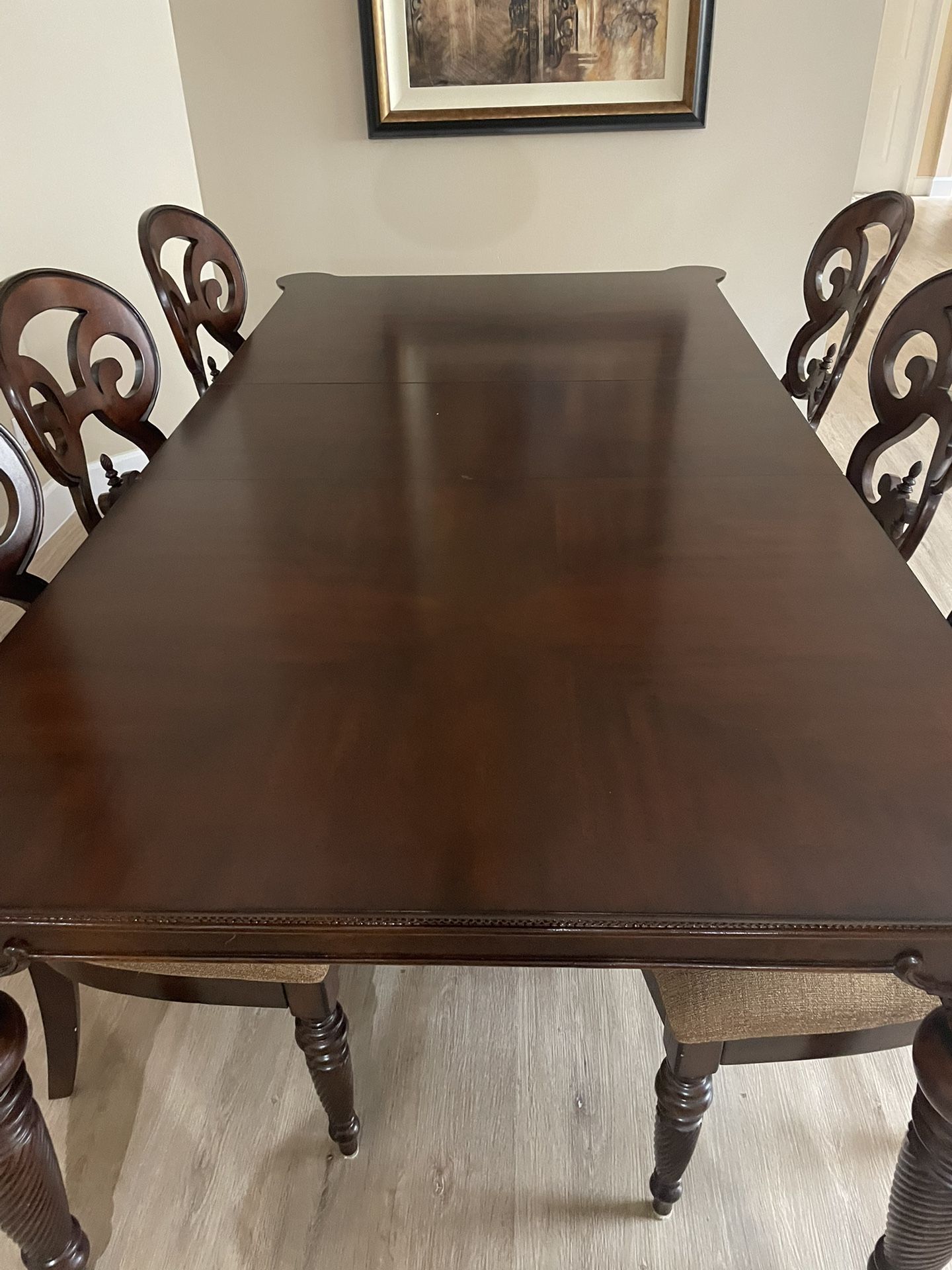Dining room table With 6 chairs & 2 18” Leaves