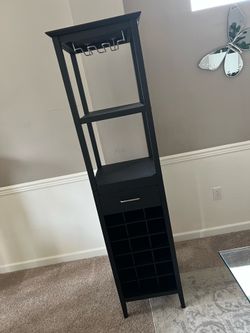 Torre para Vinos de Madera de 18 botellas $60