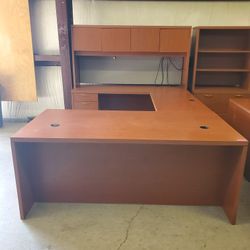 Executive U-shape Office Desk With Hutch $699 (Good Condition)