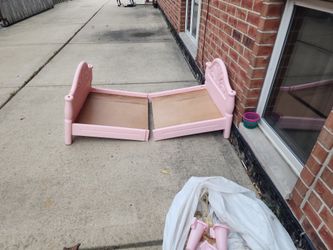 Toddlers Princess Bed General Idea Just Packing Up So  Its Not Assembled 