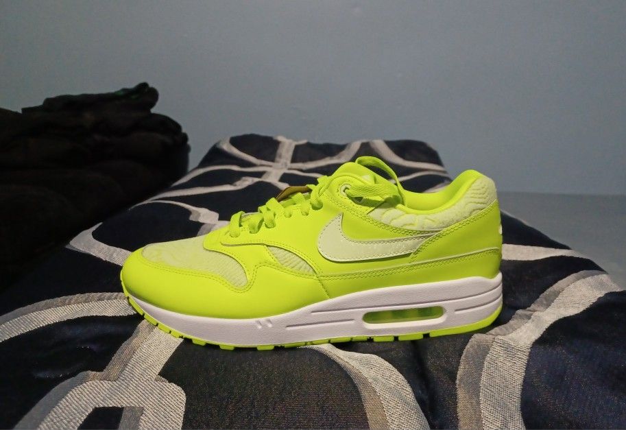 Brand New And Original Men's Nike Air Max's Sneakers Sizes 10.5