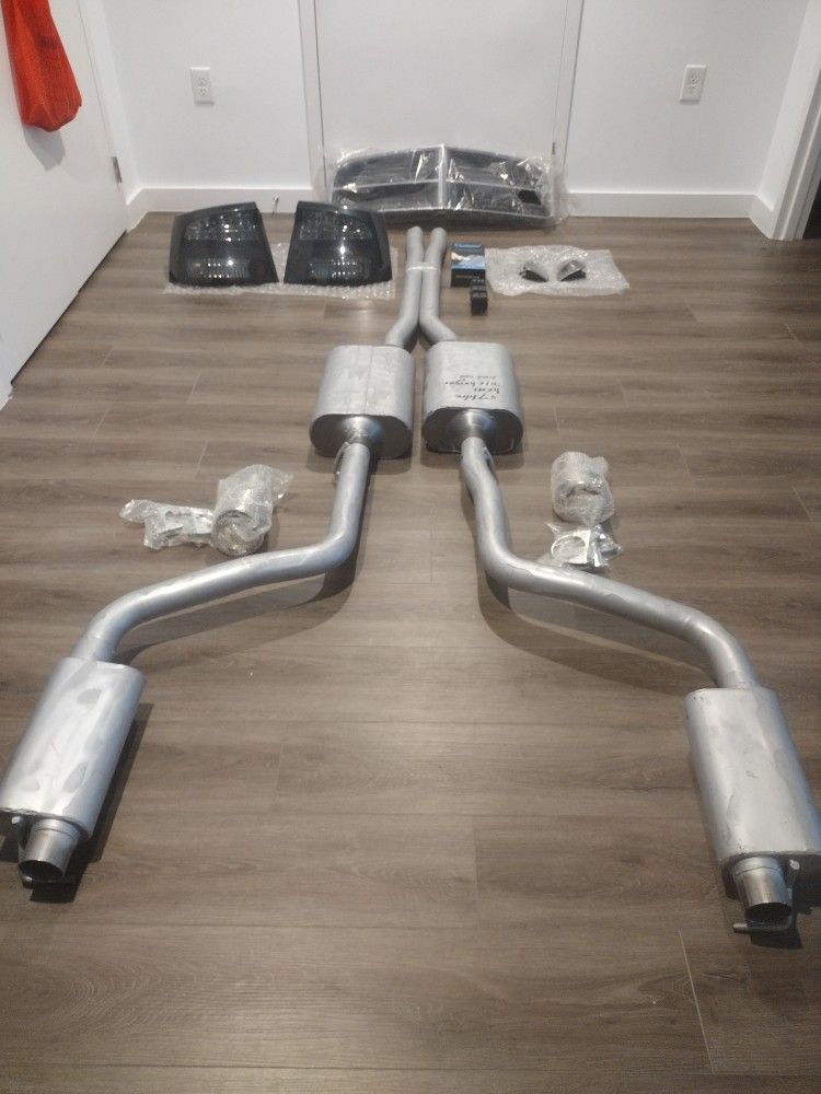 2007 Dodge Charger 5.7 Litre "Brand New". Exhaust Kit+Used Accessories