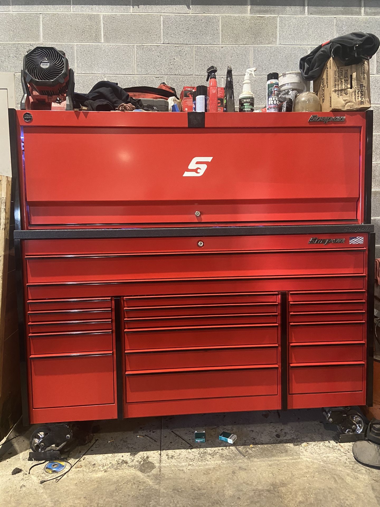 Snap-On Tool Box With Hutch