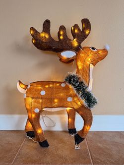 🦌🎄 Like-New Christmas Lighted Reindeer Outdoor Exterior Yard Decor