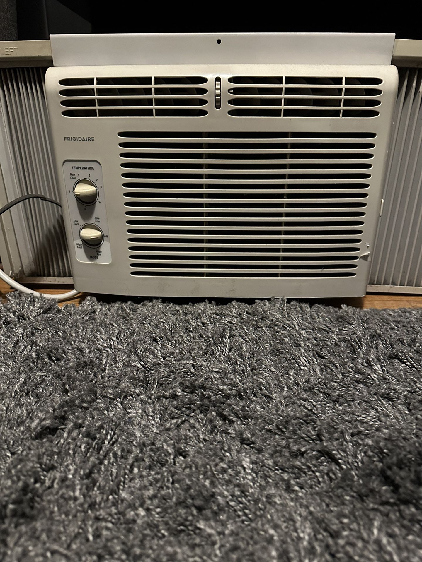 Frigidaire Air conditioner  BTU-5,000