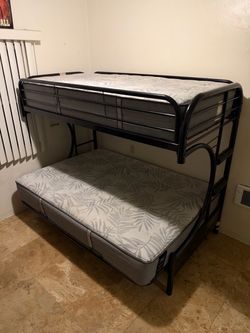 Metal Bunk Bed / Twin & full with Mattress