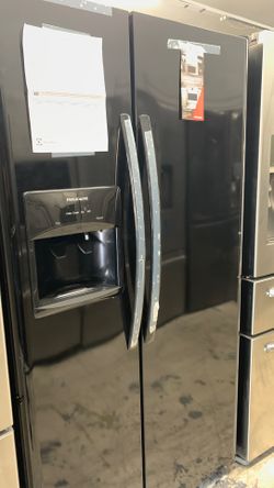 Frigidaire Side By Side In Glossy Black