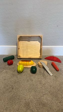 Melissa and Doug cutting food set