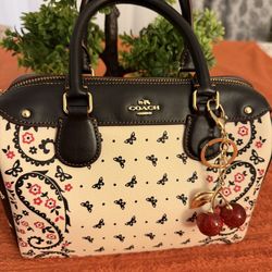 ‏Gorgeous Coach bag featuring  💎