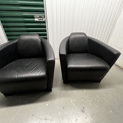 Two black chairs | Living room 