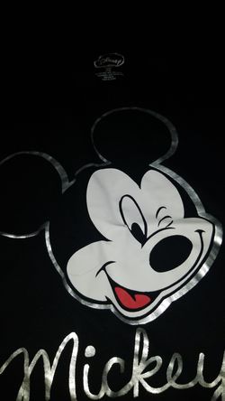New Mickey mouse shirt size (7/9).