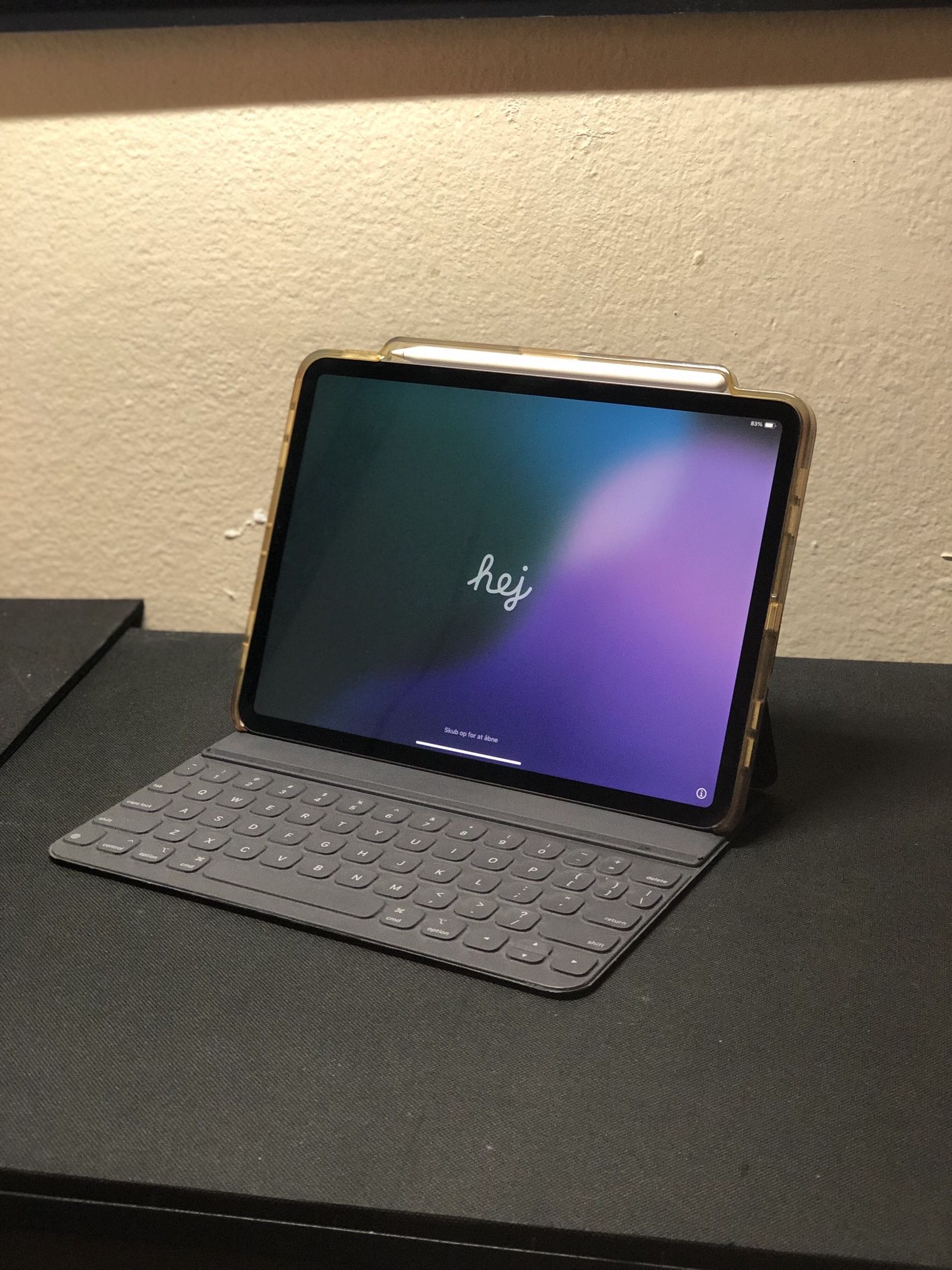 iPad Pro 11” (256GB) + Apple Pencil + Smart Keyboard Folio - Bundle