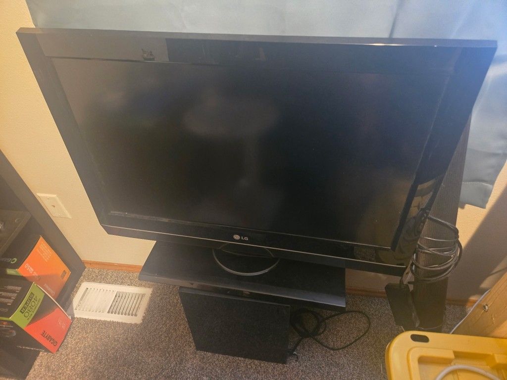 32" LCD HDTV For Sale. $50 Obo