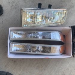 2003 Chevy S-10 blazer headlight marker light