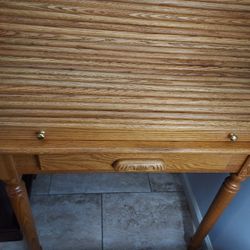 Wook Desk Antique Style.  Great Condition 