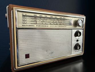 Vintage 1965 National Panasonic R-440 Radio - Complete w/ Earphone