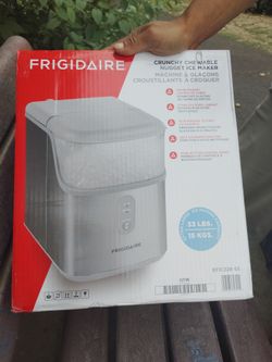 Frigidaire Crunchy Chewable Nugget Ice Maker