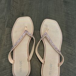 Women’s Size 10 Flip Flops