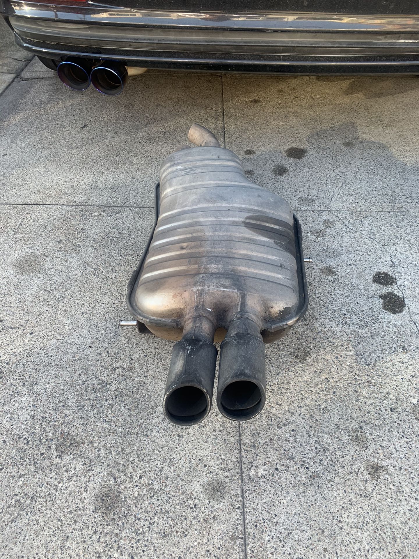 BMW 3 series (325i) stock muffler e46