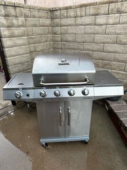 Char-broil 4 burner + 1 side burner gas grill