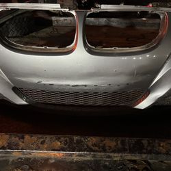 2011 bMw 323 front Bumper And Fenders 