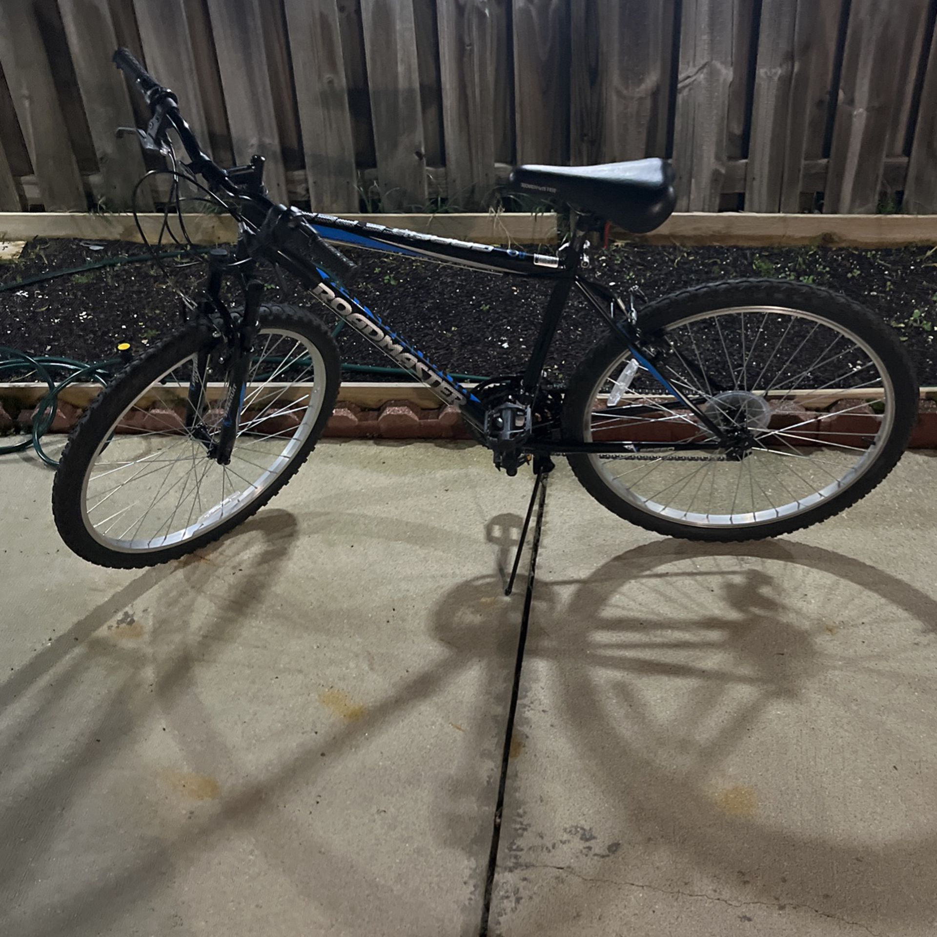 Roadmaster 26 Inch Mountain Bike (Used) Great Condition