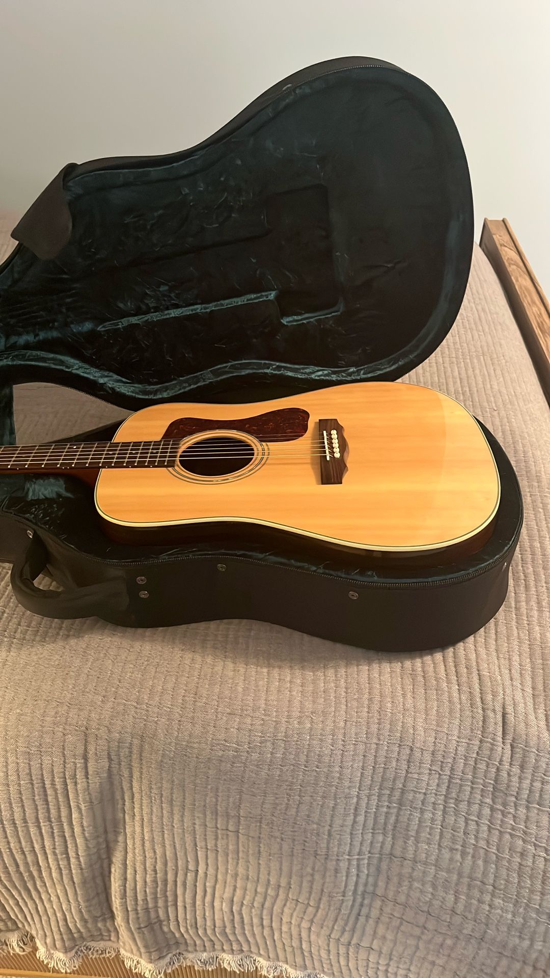 Guild D-150 Like New