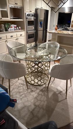 Round table with 4 chairs