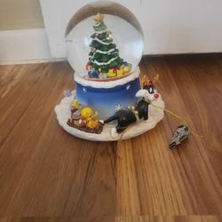 Christmas Warner Brothers Snowglobe 