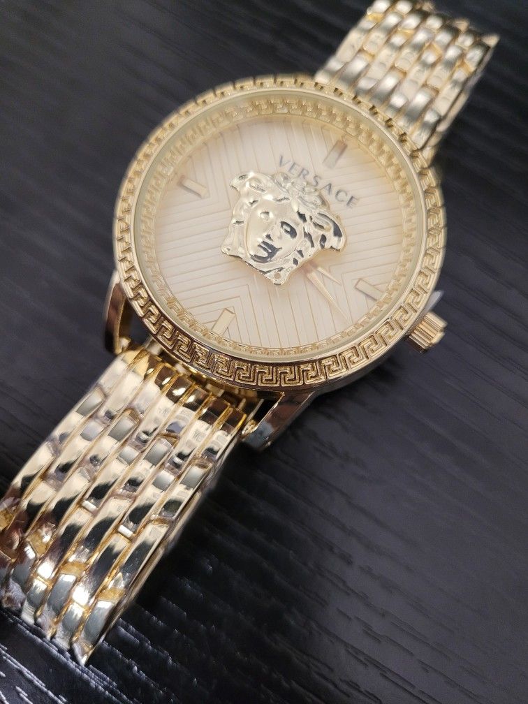 🔥NEW Versace V 8308 Men's Gold Tone 40mm Quartz Watch