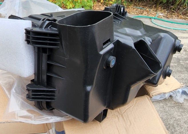 Toyota Sienna Air Cleaner Box W/ Air Filter Replacement