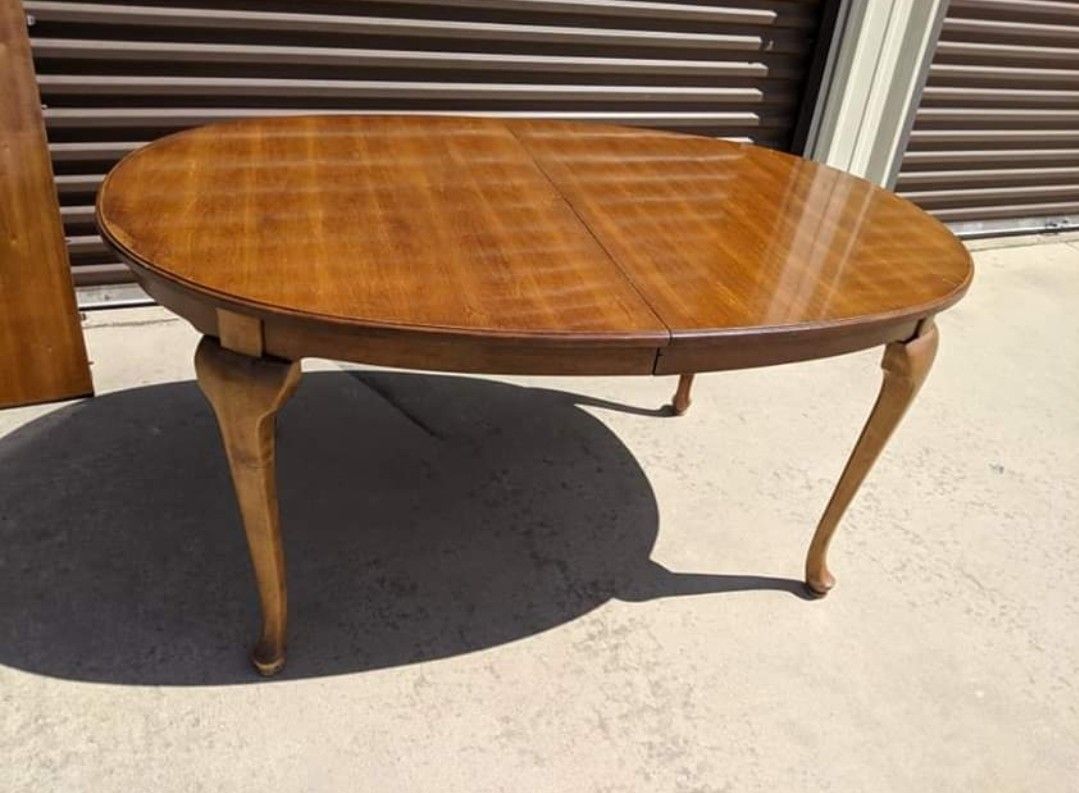 Dinning table with 4 chairs