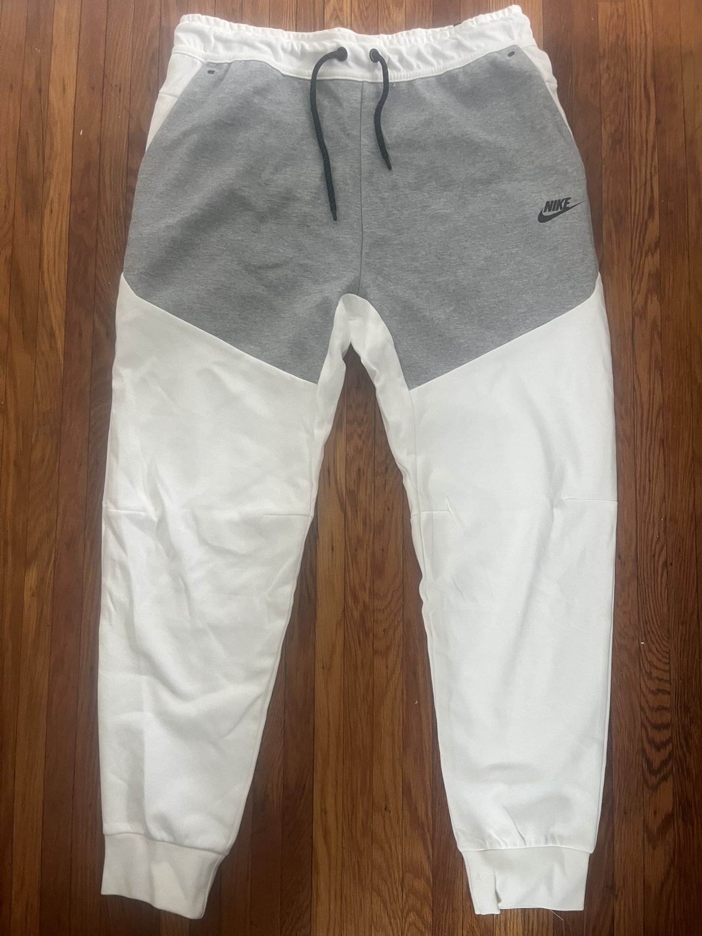 Nike Sportswear Club Fleece Joggers Men’s Large – White/Grey – Brand New with Tags