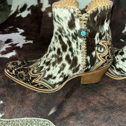 Myra Boots - Women’s Size 9