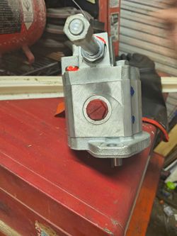 Hydraulic pumps various sizes selling cheap