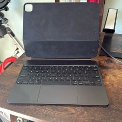 iPad 13inch Magic Keyboard