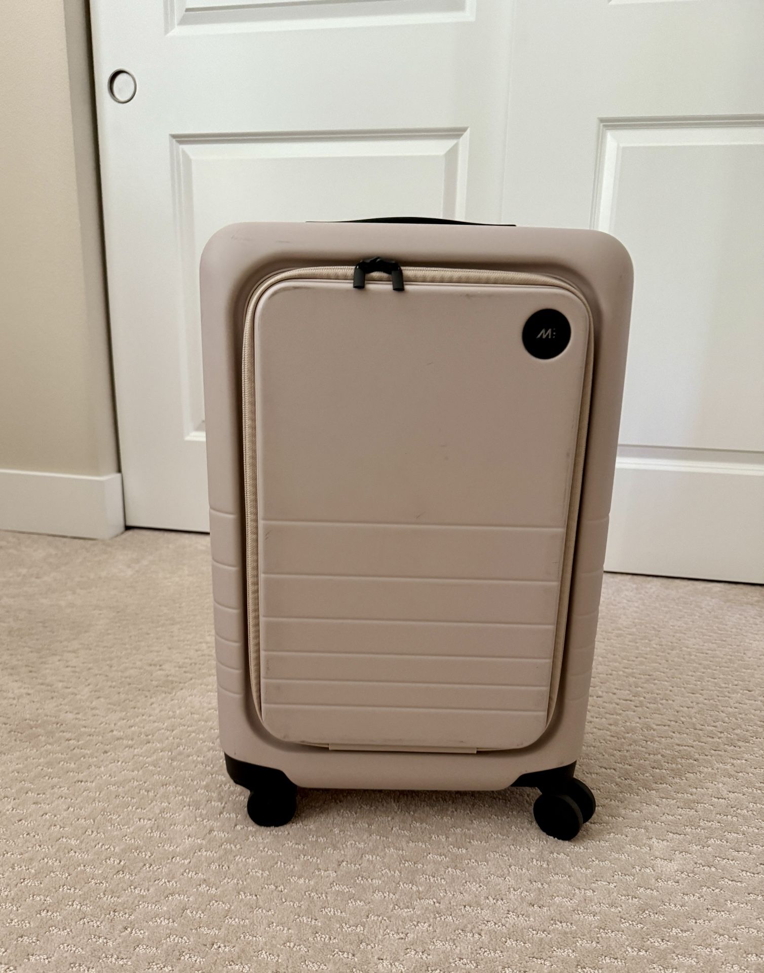 Pre-Owned Monos Carry-On Pro Plus