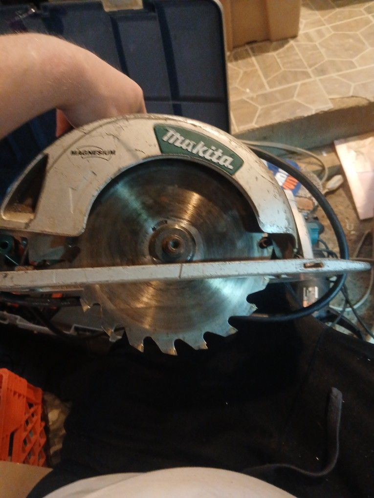Makita Magnesium Circular Saw