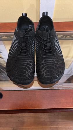 Size 8.5M Black Peak Shoe