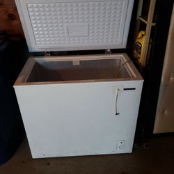 5 Cubic Ft Deep Freezer 