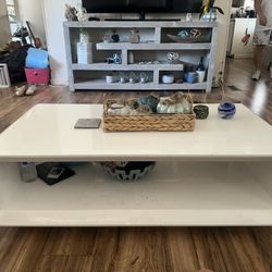 White Scandinavian Solid Table