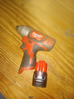 Milwaukee impact drill & 1 battery