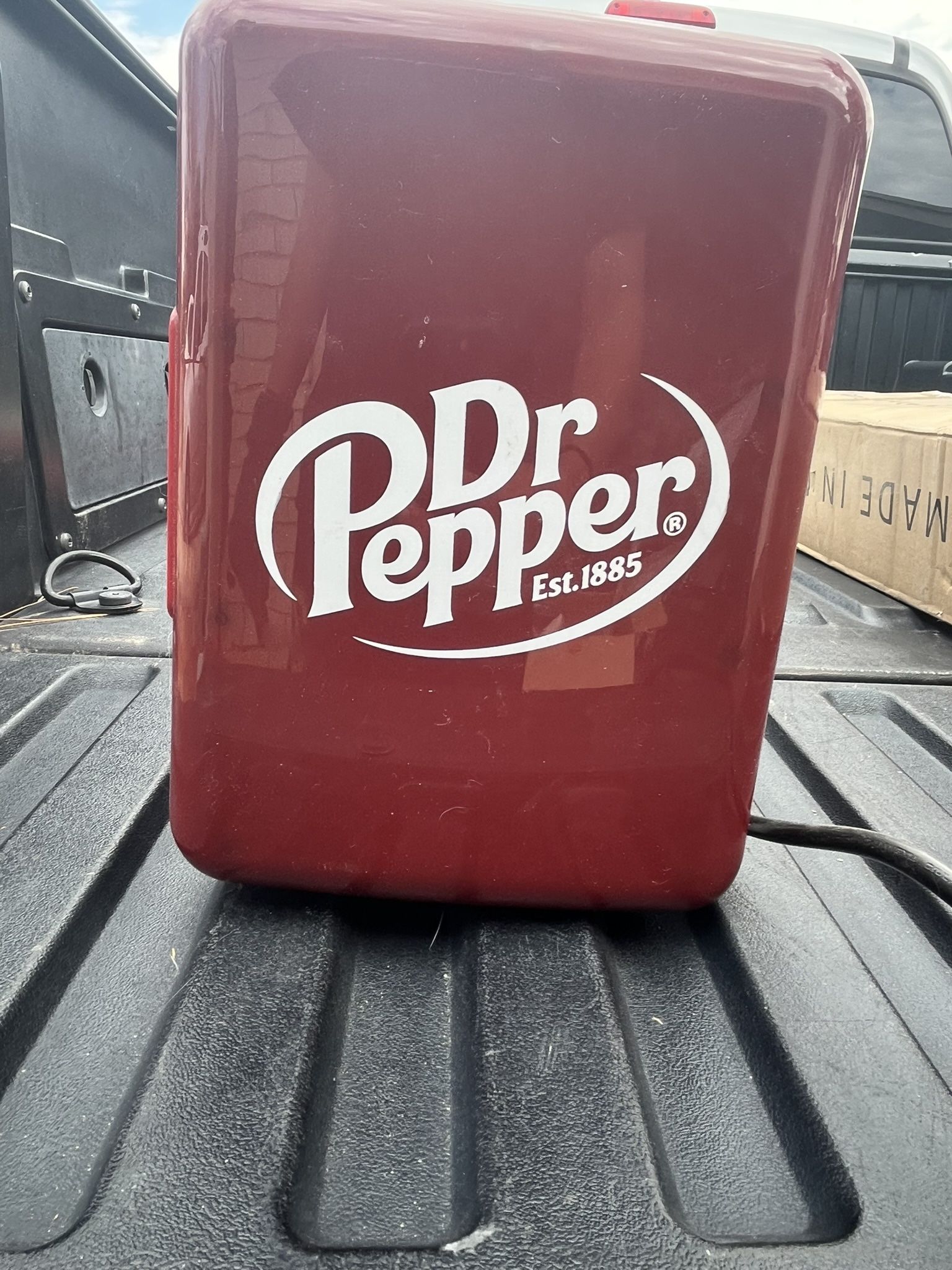 Mini Fridge - 4/6cans 