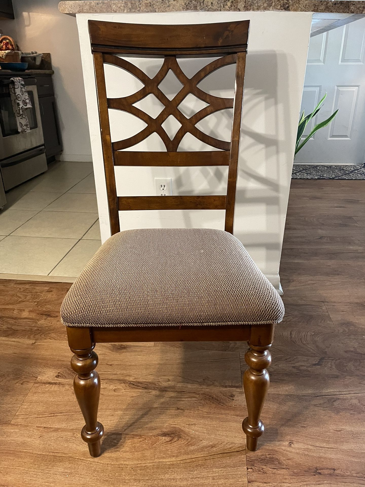 Table And 4 Chairs With Table Extension